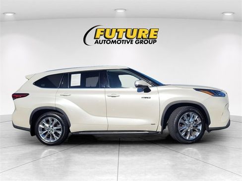 Used 2021 Toyota Highlander Limited image 3