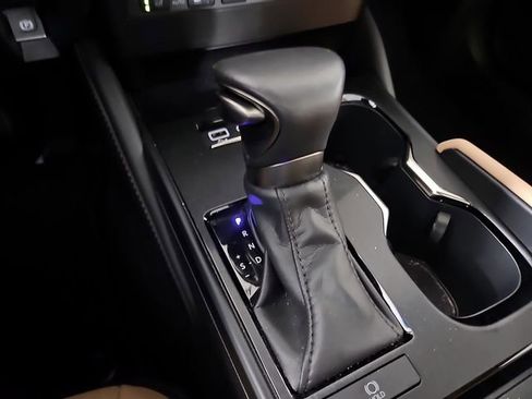 Used 2025 Lexus ES 350 w/ Premium Package FWD image 16