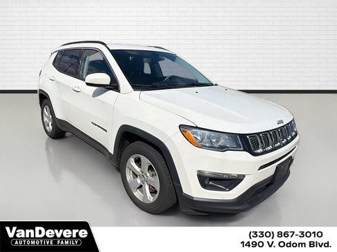 Used 2019 Jeep Compass Latitude w/ Cold Weather Group FWD image 1