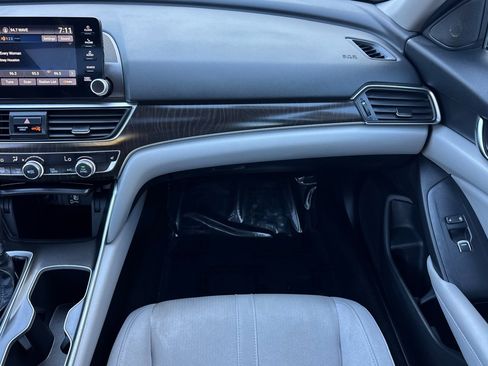 Used 2018 Honda Accord EX image 30