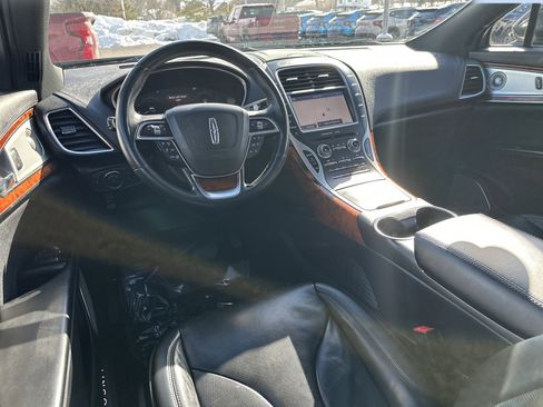 Used 2020 Lincoln Nautilus Reserve w/ Equipment Group 202A image 7