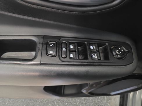 Used 2022 Jeep Renegade Altitude w/ Convenience Group AWD/4WD image 26