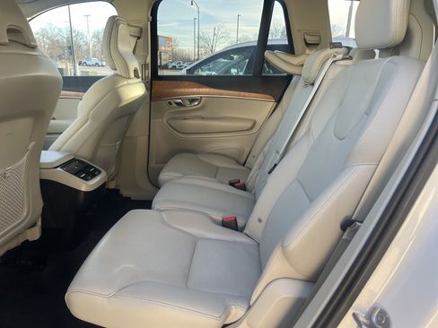 Used 2022 Volvo XC90 T6 Momentum w/ Climate Package image 5