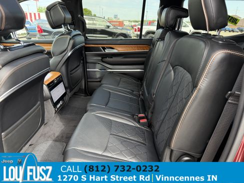 Used 2024 Jeep Grand Wagoneer Series III w/ Flexible Seating Group AWD/4WD image 15