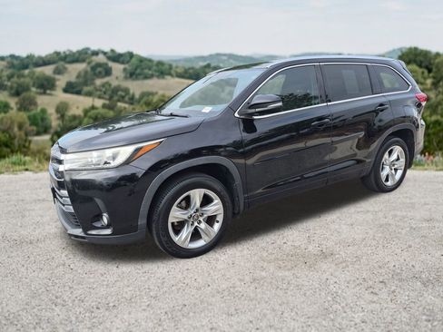 Used 2018 Toyota Highlander Limited FWD image 3
