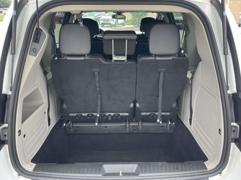 Used 2019 Dodge Grand Caravan SXT FWD image 8