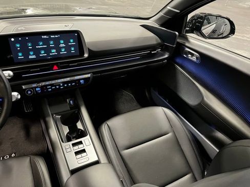 Used 2024 Hyundai Ioniq 6 Limited image 11