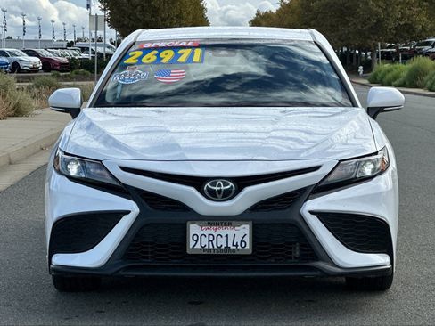 Used 2023 Toyota Camry SE image 9