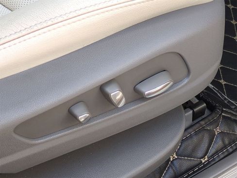 Certified 2018 Cadillac XT5 Luxury w/ Driver Awareness Package image 30