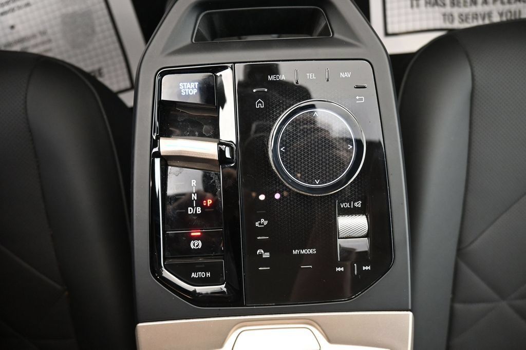 Used 2024 BMW iX xDrive50 w/ Premium Package AWD/4WD image 19