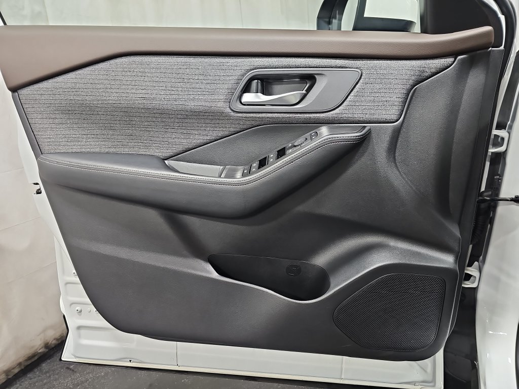 Certified 2023 Nissan Rogue SV AWD/4WD image 25
