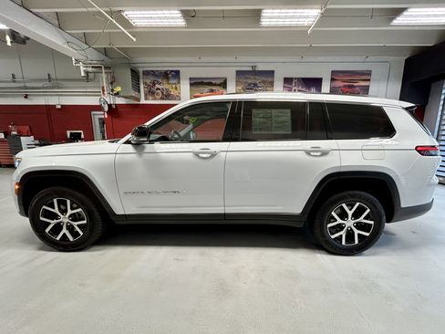 Certified 2023 Jeep Grand Cherokee L Limited w/ Luxury Tech Group II AWD/4WD image 2