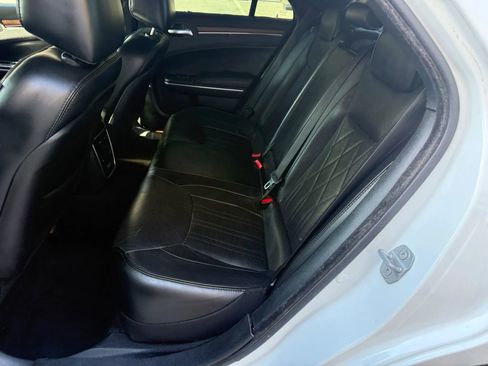 Used 2017 Chrysler 300 C Platinum RWD image 12