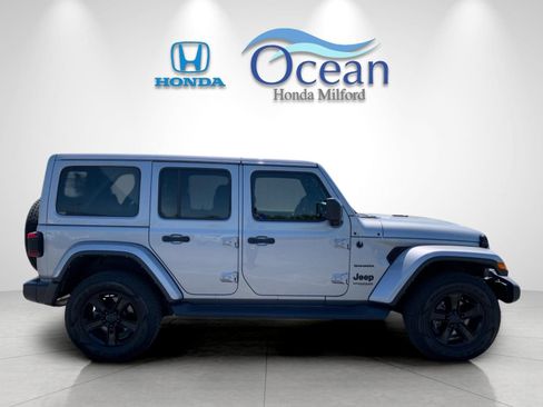 Used 2021 Jeep Wrangler Unlimited Sahara w/ Uconnect 4C Nav & Sound Group AWD/4WD image 2