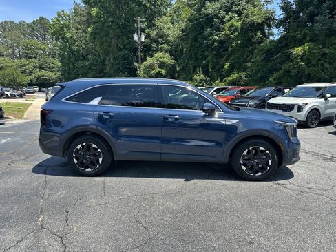 Used 2025 Kia Sorento S w/ Panoramic Sunroof Package FWD image 5