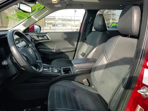Used 2024 Mitsubishi Outlander SE image 10