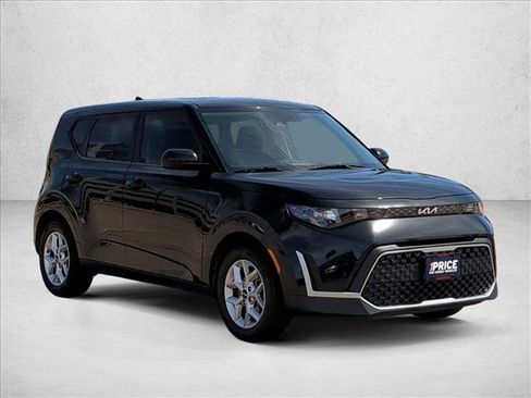 Used 2023 Kia Soul LX w/ LX Technology Package image 3