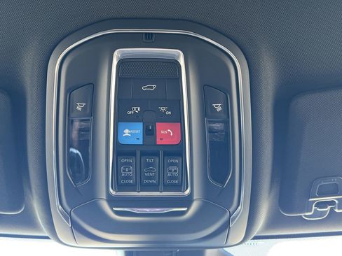 New 2025 Jeep Grand Cherokee Limited w/ Luxury Tech Group II image 16