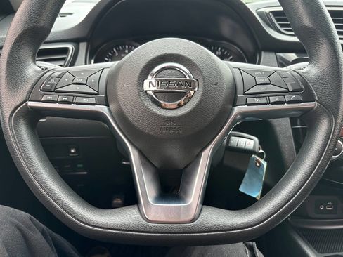 Used 2018 Nissan Rogue S AWD/4WD image 8