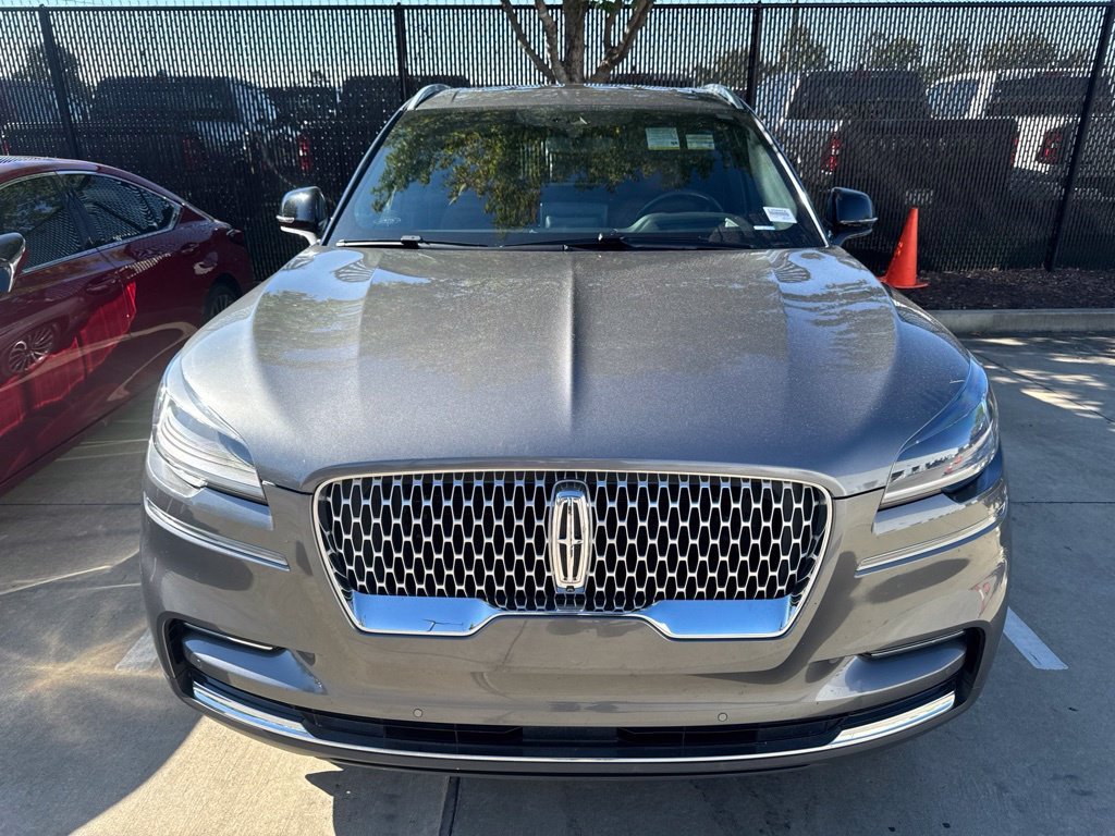 Used 2023 Lincoln Aviator Reserve w/ Equipment Group 201A RWD image 4