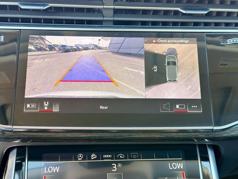 Used 2022 Audi Q7 Premium Plus w/ Premium Plus Package image 34