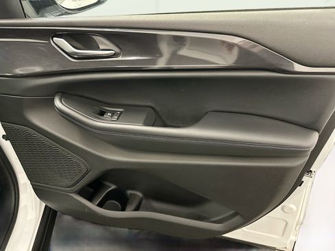 Used 2023 Jeep Grand Cherokee L Laredo image 34