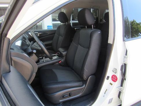 Used 2020 Nissan Pathfinder SV image 13