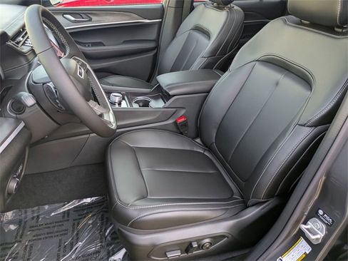 New 2025 Jeep Grand Cherokee Limited w/ Black Appearance Package image 11