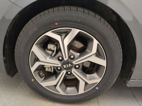 Used 2021 Kia Forte LXS FWD image 31