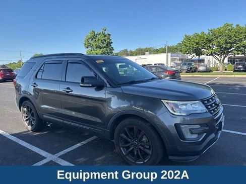 Used 2017 Ford Explorer XLT w/ Equipment Group 202A image 2