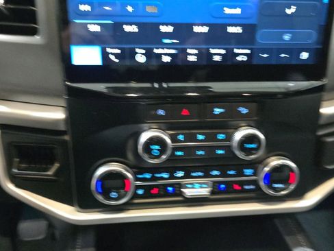 Used 2024 Ford Expedition Max XLT image 15