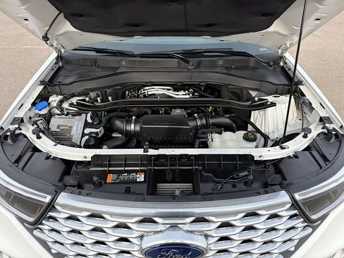Used 2023 Ford Explorer Platinum w/ Technology Package AWD/4WD image 35