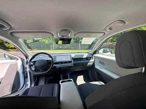Used 2024 Hyundai Ioniq 5 SEL RWD image 28