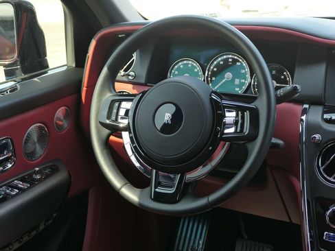 Used 2022 Rolls-Royce Cullinan image 37