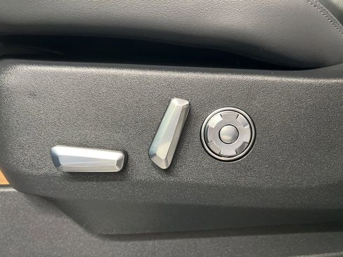 New 2026 Lincoln Navigator L Premier AWD/4WD image 28