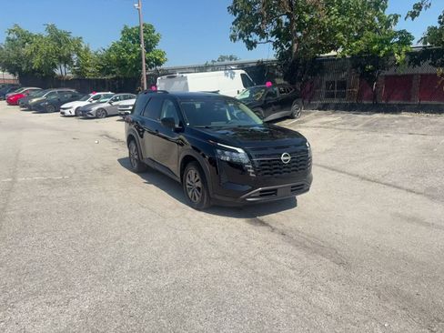Used 2026 Nissan Pathfinder SV FWD image 3