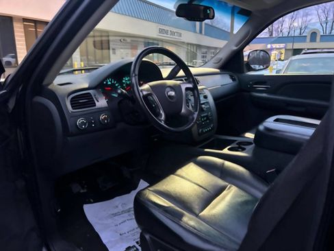 Used 2007 Chevrolet Suburban LT w/ LT Preferred Equipment Group image 10