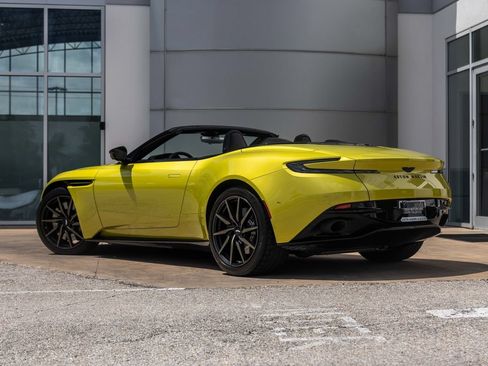 Used 2022 Aston Martin DB11 Volante RWD image 13