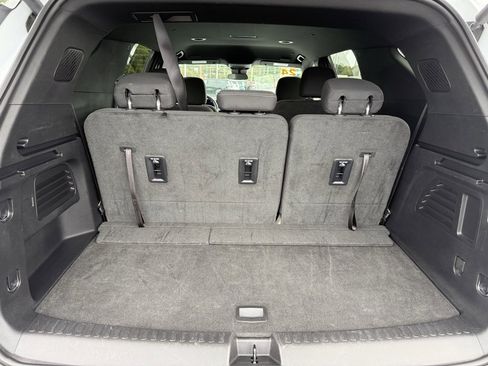 Used 2024 Chevrolet Traverse LT image 18