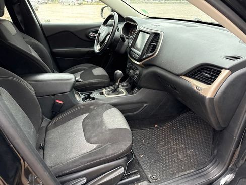 Used 2014 Jeep Cherokee Latitude w/ Comfort/Convenience Group AWD/4WD image 17