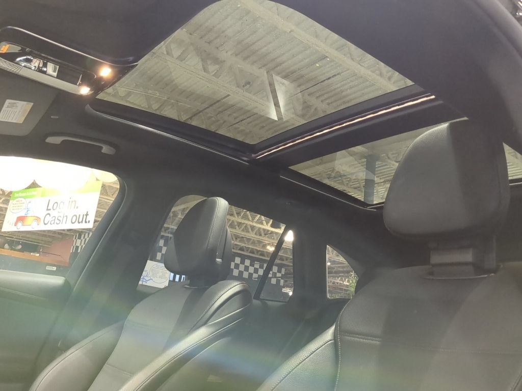 Used 2023 Mercedes-Benz GLC 300 4MATIC image 17