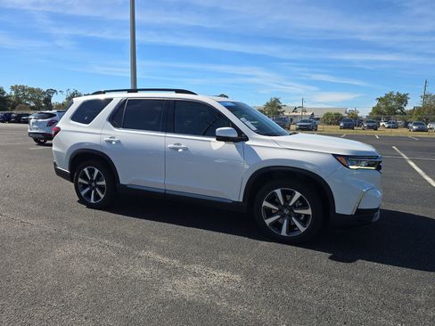 Certified 2023 Honda Pilot Elite image 2
