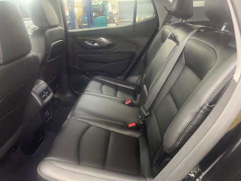 Used 2024 GMC Terrain SLT image 9