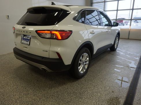Used 2020 Ford Escape SE image 3