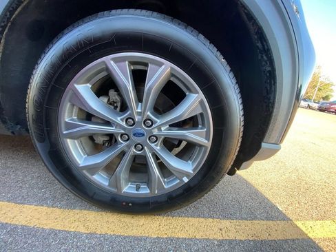 Used 2023 Ford Explorer Limited AWD/4WD image 4