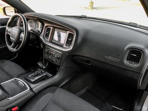 Used 2018 Dodge Charger SXT image 16