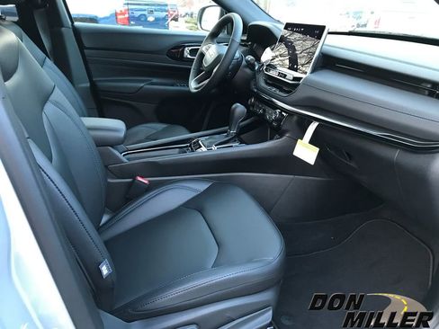 New 2026 Jeep Compass Limited image 25