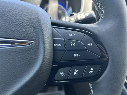 New 2026 Chrysler Pacifica Select image 24