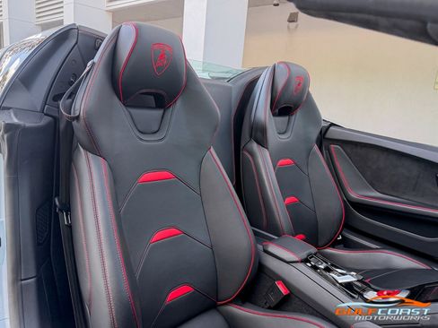 Used 2020 Lamborghini Huracan EVO AWD/4WD image 34