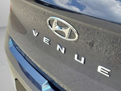 Used 2023 Hyundai Venue Limited FWD image 42
